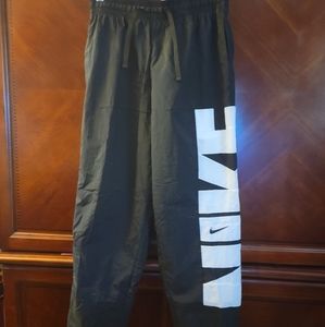 Nike men's swoosh standard fit exercise pants